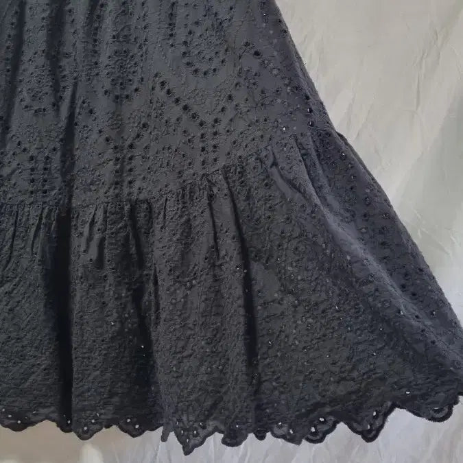 [BUNJANG] Black Punching Lace Long Skirt / 펀칭 레이스 자수 롱 스커트 블랙