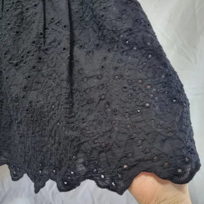 [BUNJANG] Black Punching Lace Long Skirt / 펀칭 레이스 자수 롱 스커트 블랙