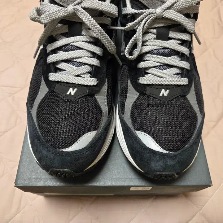 [BUNJANG] New Balance 2002R Gore-Tex Black Silver Metallic Sneakers / 뉴발란스 2002R 고어텍스 블랙 실버 메탈릭 270mm
