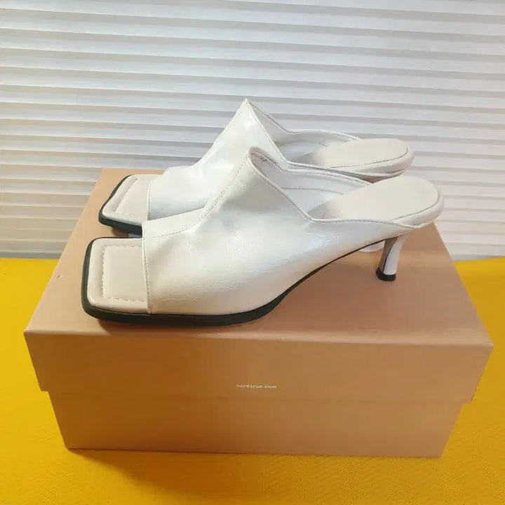 [BUNJANG] Handmade Ivory Leather Square Mules / (245추천) 보들보들 아이보리 수제가죽 스퀘어 뮬