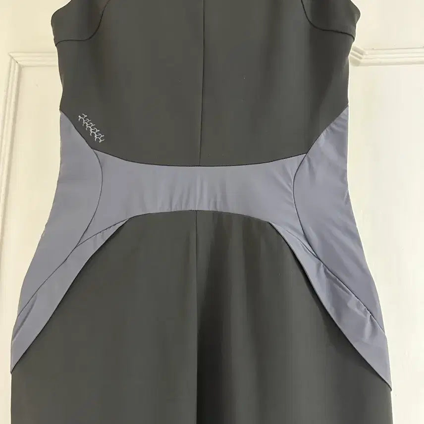 [BUNJANG] Differentis Sleeveless Half-Zip Dress (Size 8) / 새상품) 디퍼런티스 민소매 반집업 원피스 8