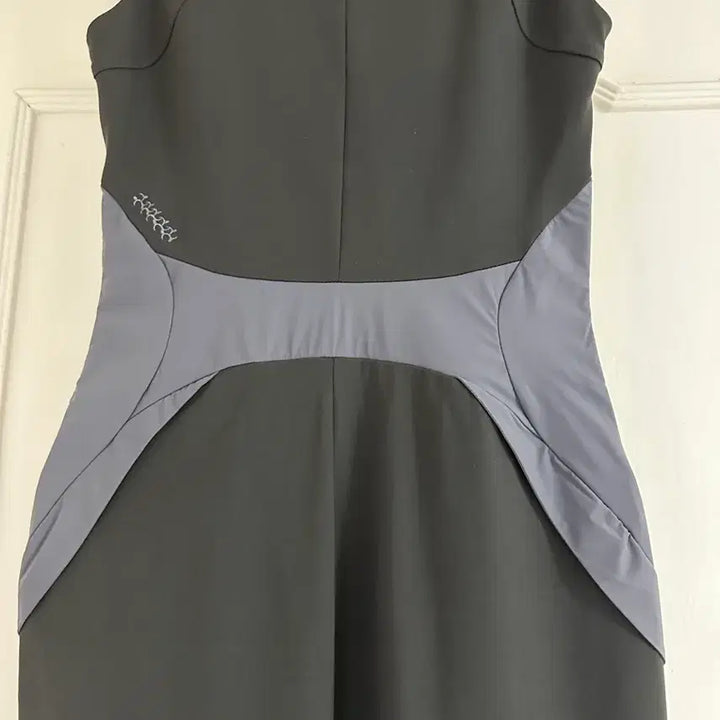 [BUNJANG] Differentis Sleeveless Half-Zip Dress (Size 8) / 새상품) 디퍼런티스 민소매 반집업 원피스 8