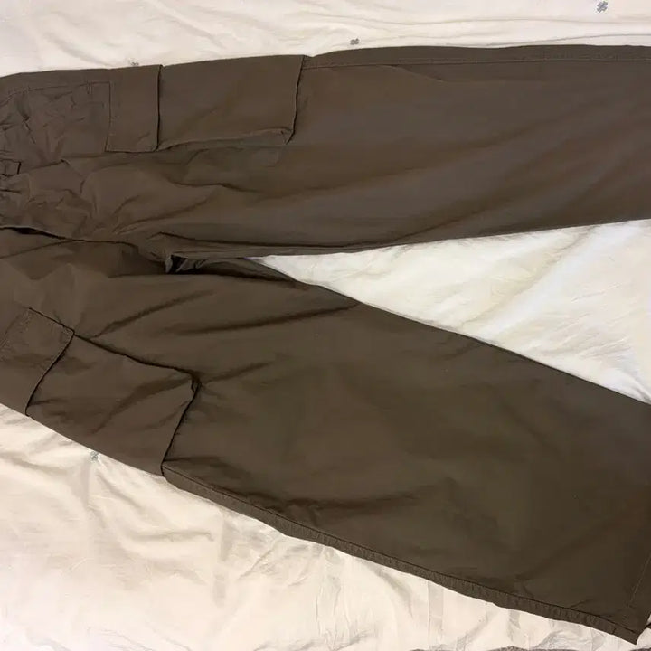 [BUNJANG] Uniqlo U Wide Fit Cargo Pants Dark Green / [M] 유니클로 u 와이드핏 카고팬츠 다크그린 새상품