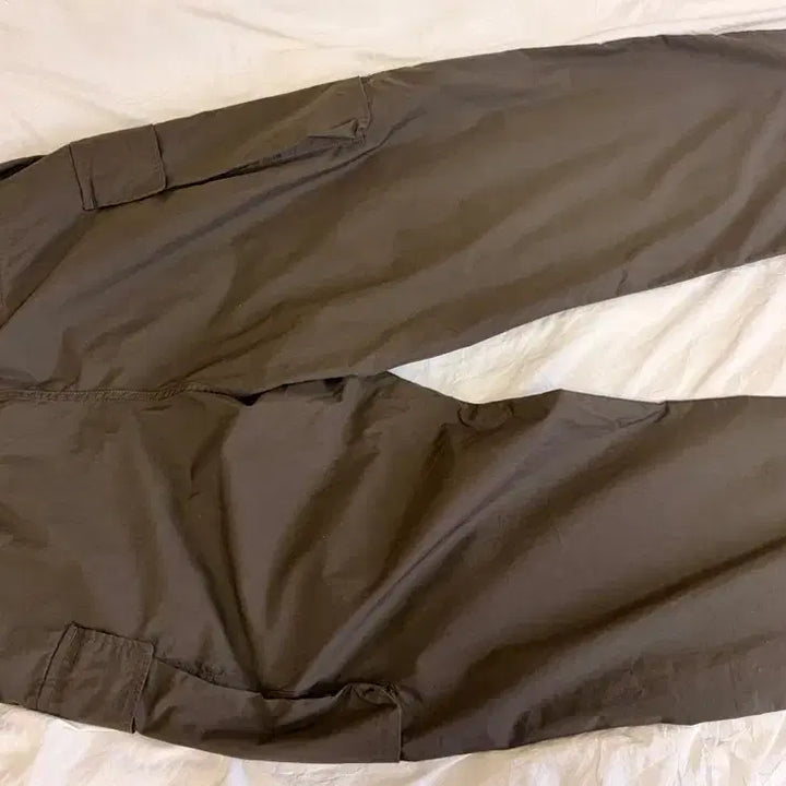 [BUNJANG] Uniqlo U Wide Fit Cargo Pants Dark Green / [M] 유니클로 u 와이드핏 카고팬츠 다크그린 새상품