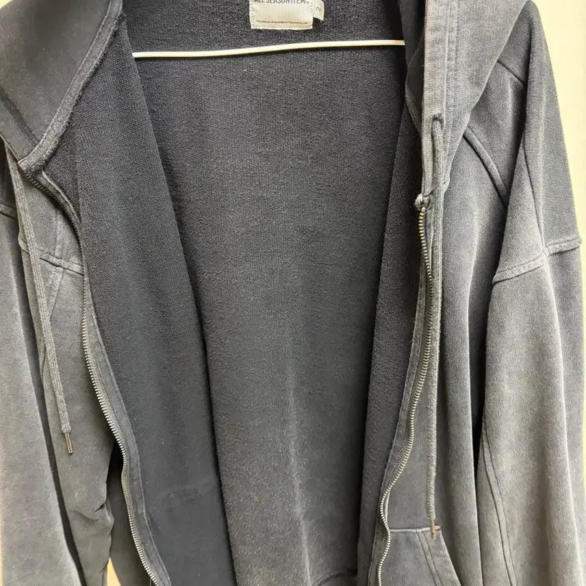 [BUNJANG] Dimitri Black Hoodie Zip-up / 디미트리 블랙 후드집업