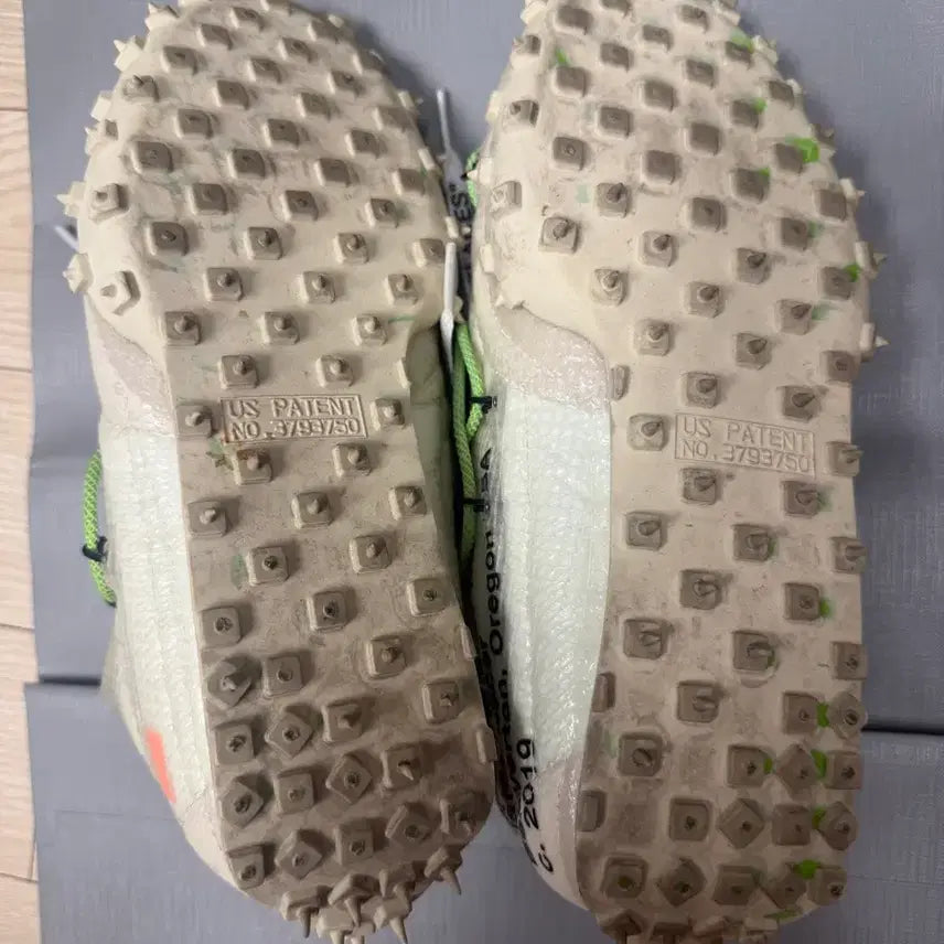 [SOLD OUT] 나이키 오프화이트 와플 레이서