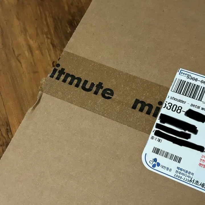 [SOLD OUT] [실사O택배미개봉] 미닛뮤트 클로 숄더 페탈 화이트 minitmute