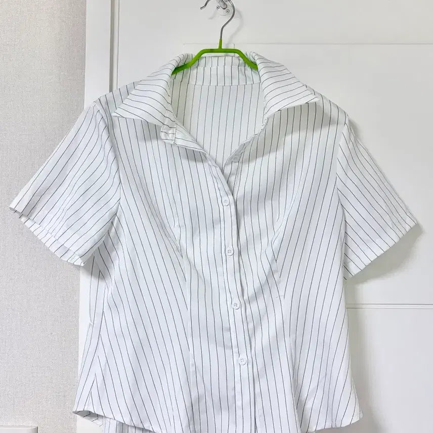 [BUNJANG] SHEIN Stripe Tight Fit Short Sleeve Shirt L / 쉬인 스트라이프 반팔 타이트핏 셔츠 L