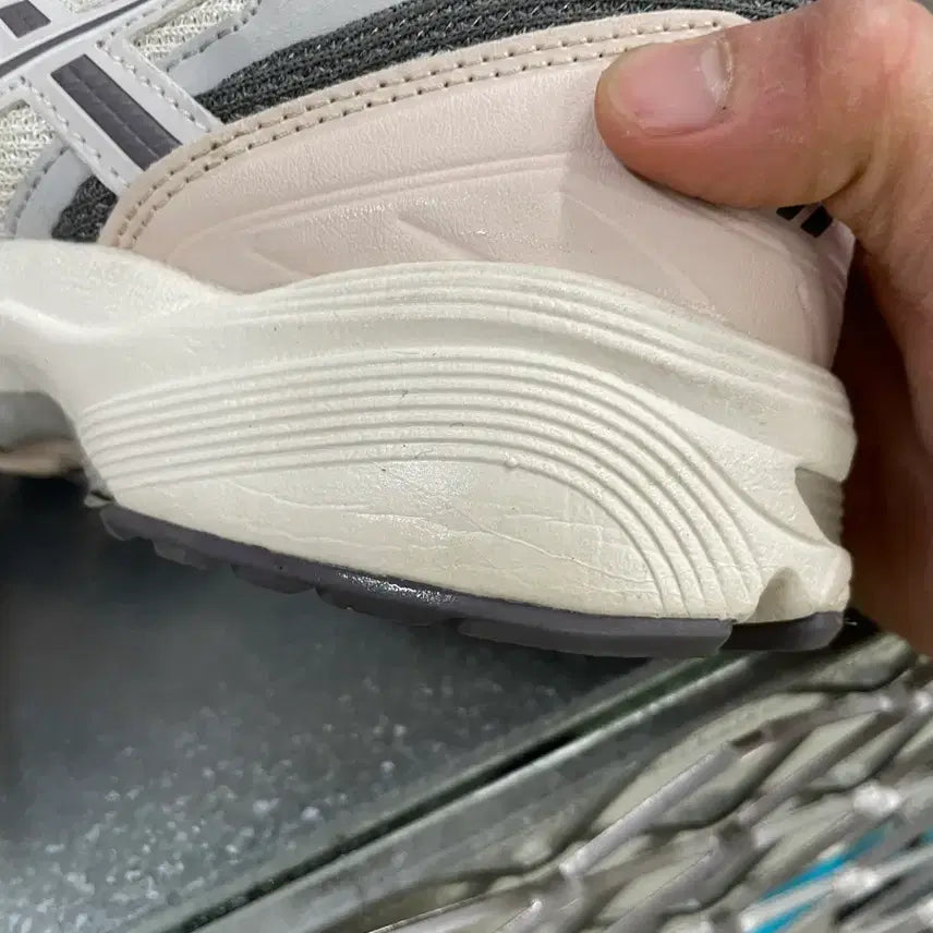 [BUNJANG] Asics Gel 1090 Indie Pink Gray Sneakers / 아식스 젤 1090 인디핑크 그레이 245 (gr-4672)
