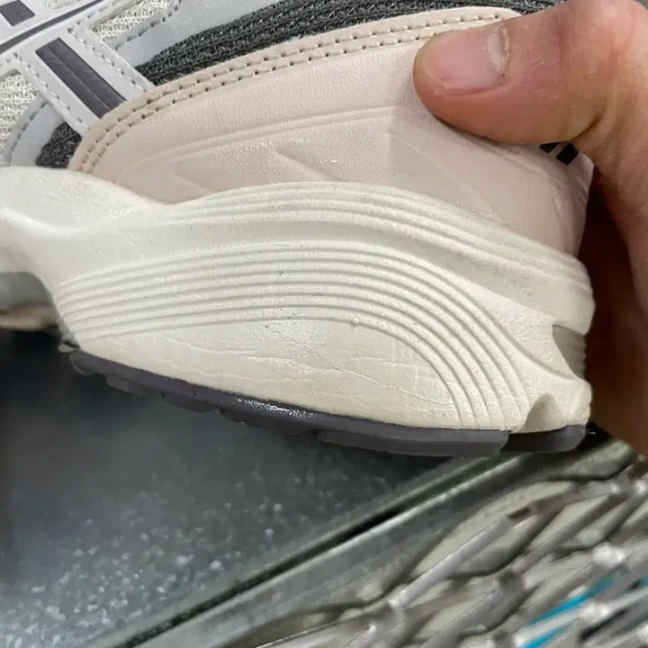 [BUNJANG] Asics Gel 1090 Indie Pink Gray Sneakers / 아식스 젤 1090 인디핑크 그레이 245 (gr-4672)