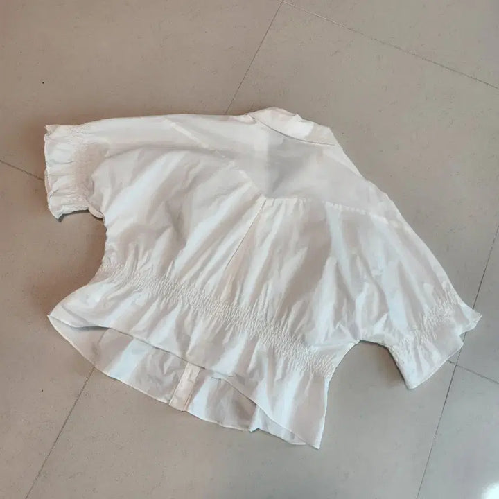 [BUNJANG] jjjigott White Shirred Blouse Puff Sleeve Top / jj지고트 화이트 셔링 블라우스 반팔 퍼프 소매