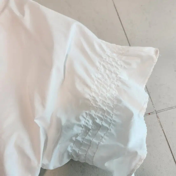 [BUNJANG] jjjigott White Shirred Blouse Puff Sleeve Top / jj지고트 화이트 셔링 블라우스 반팔 퍼프 소매