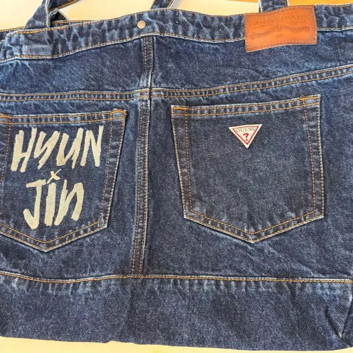 [SOLD OUT] 게스 팝업 데님 도트백 스트레이키즈 현진 스키즈 레이저 각인 데님백
