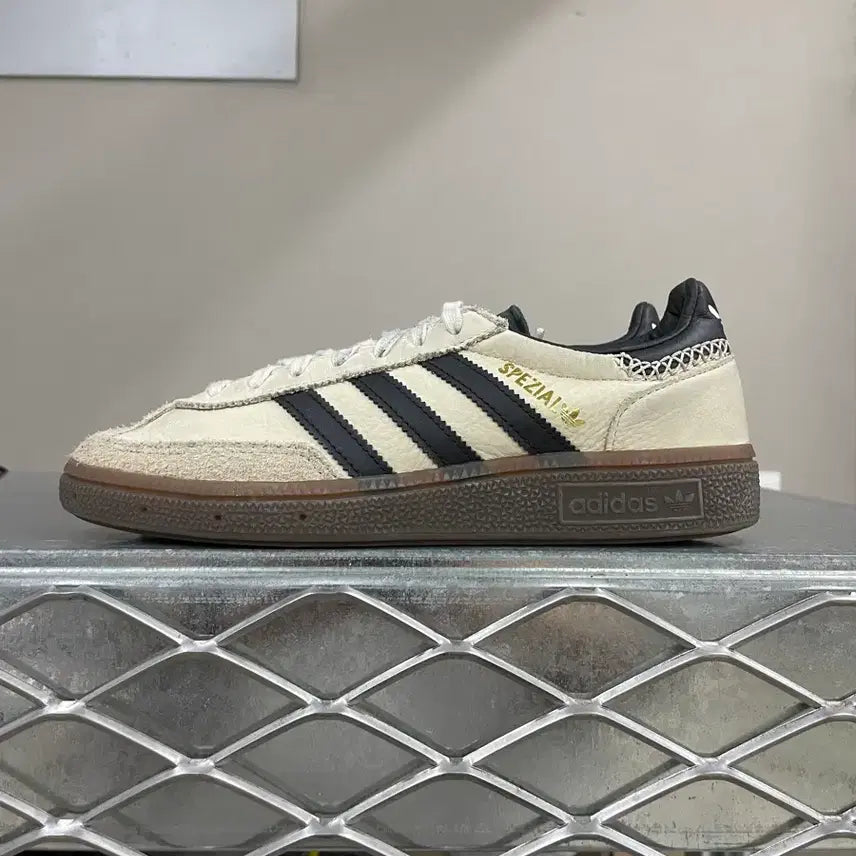 [BUNJANG] Adidas Spezial Wonder Beige Black Sneakers / 아디다스 스페지알 원더베이지 블랙 225 (gr-4675)