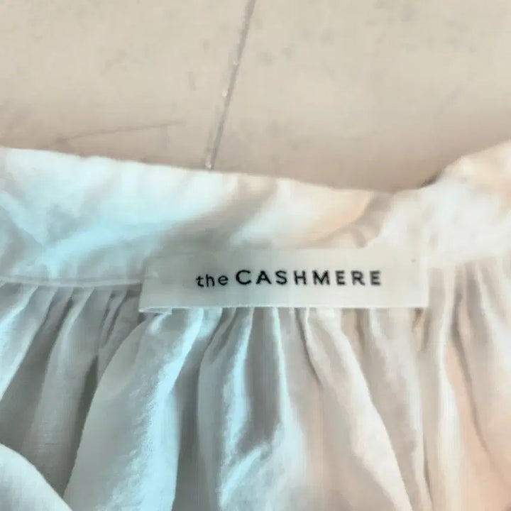 [BUNJANG] The Cashmere White Silk Blouse / 더캐시미어 화이트 견 셔츠  블라우스 free