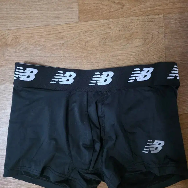[SOLD OUT] 뉴발란스 남성 드로즈 블랙 새상품 (가격 협의 가능)