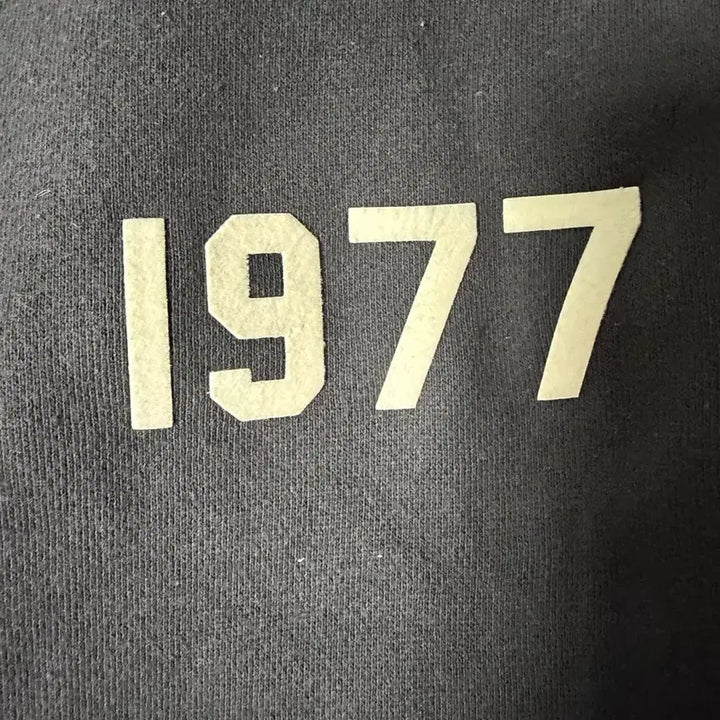 [BUNJANG] Fear of God Essentials 1977 Sweatpants Iron M / [M] 피오갓 에센셜 1977 스웻팬츠 아이언 - 22SS