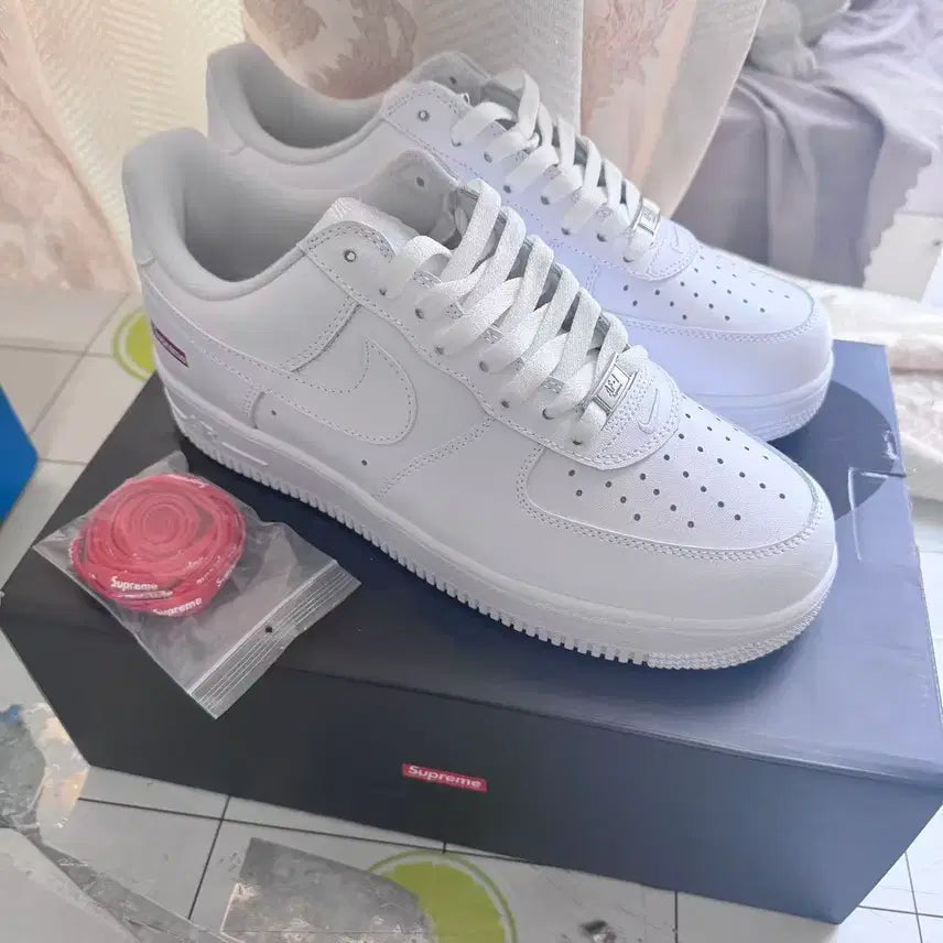[BUNJANG] Nike x Supreme Air Force 1 Low White 275mm / 나이키 x 슈프림 에어포스 1 로우 화이트 275MM