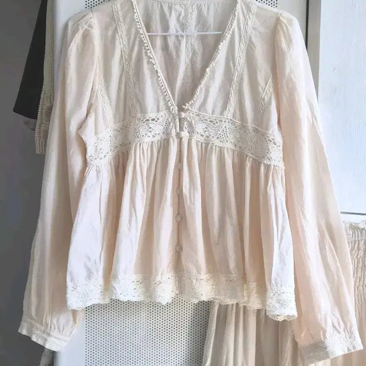 [BUNJANG] Lace Crochet Vintage Mood Light Beige Blouse / 레이스 크로셰 빈티지무드 연베이지 블라우스