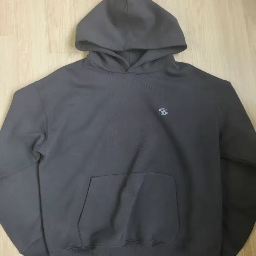 [BUNJANG] Sansan Gear Logo Hoodie Charcoal 25FW / 산산기어 로고 후디 차콜 25FW