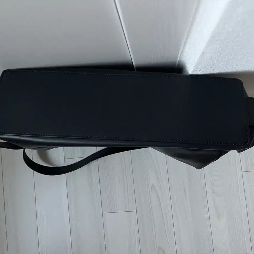 [SOLD OUT] 유스 듀얼 텍스쳐 레더 숄더백