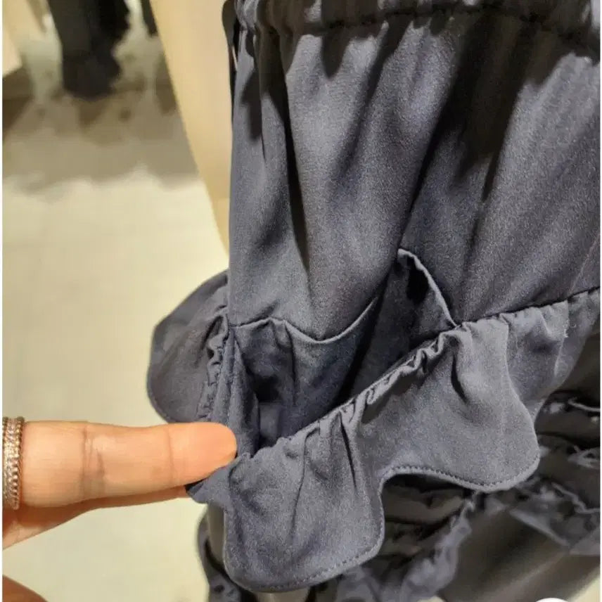 [BUNJANG] Lucky Chouette Ruffle Detail Dress / 럭키슈에뜨 원피스