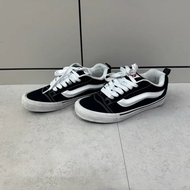 [BUNJANG] Vans Old Skool Black White Sneakers 275 / 반스 뉴스쿨 블랙 화이트 스니커즈 운동화 275