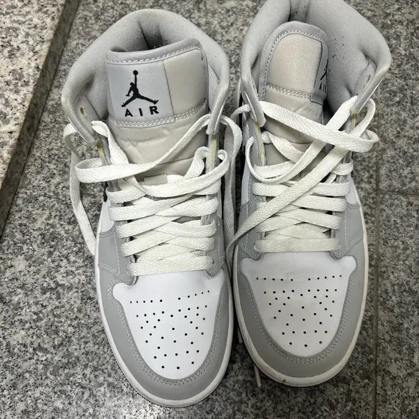 [BUNJANG] Nike Dunk Mid Gray/White Sneakers (US 7.5) / 나이키 덩크 미드(245)