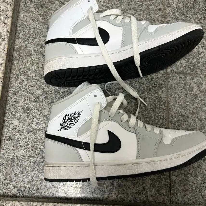 [BUNJANG] Nike Dunk Mid Gray/White Sneakers (US 7.5) / 나이키 덩크 미드(245)