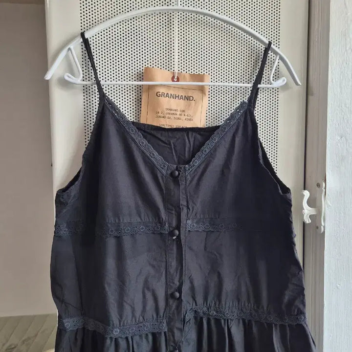 [SOLD OUT] 빈티지 모리걸 레이스 단추 디테일 블랙 끈원피스
