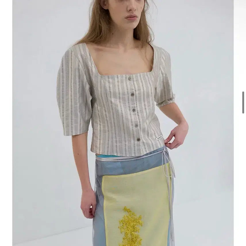 [BUNJANG] Overdue Flare Square Neck Volume Blouse / 오버듀플레어 신상 새상품 스퀘어넥 볼륨블라우스 여성반팔블라우스 반팔원피스