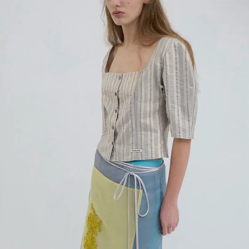 [BUNJANG] Overdue Flare Square Neck Volume Blouse / 오버듀플레어 신상 새상품 스퀘어넥 볼륨블라우스 여성반팔블라우스 반팔원피스