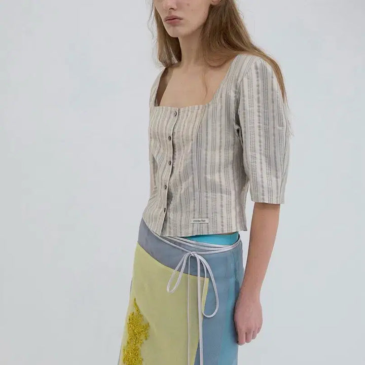 [BUNJANG] Overdue Flare Square Neck Volume Blouse / 오버듀플레어 신상 새상품 스퀘어넥 볼륨블라우스 여성반팔블라우스 반팔원피스