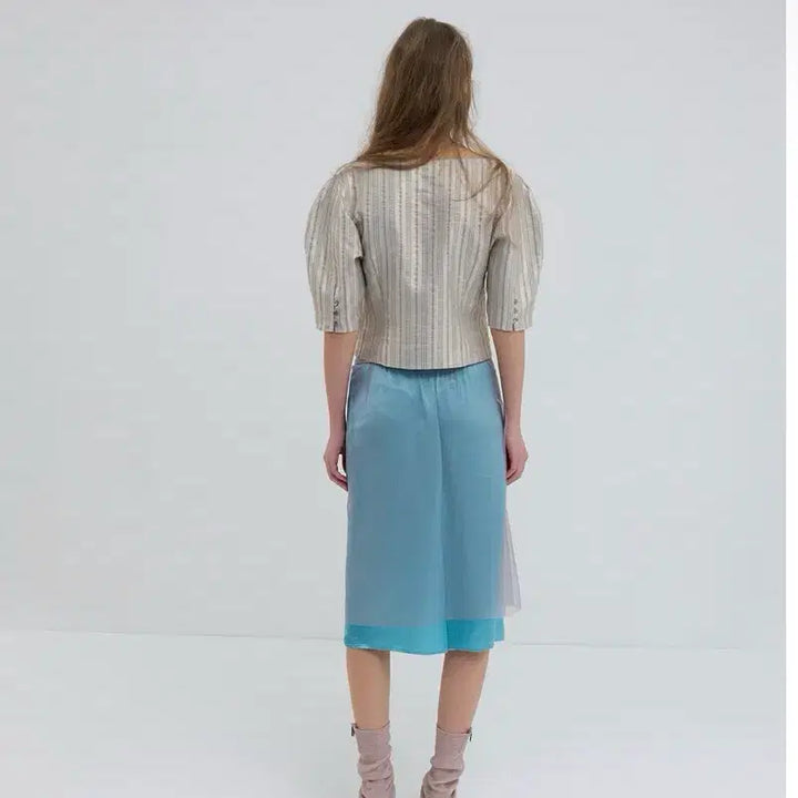 [BUNJANG] Overdue Flare Square Neck Volume Blouse / 오버듀플레어 신상 새상품 스퀘어넥 볼륨블라우스 여성반팔블라우스 반팔원피스