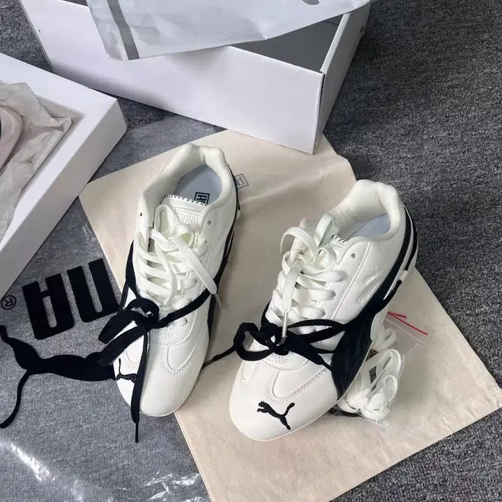 [BUNJANG] Puma x Rosé Speedcat LEA Warm White Black Sneakers / (W) 푸마 x 로제 스피드캣 LEA 웜 화이트 블랙  245MM