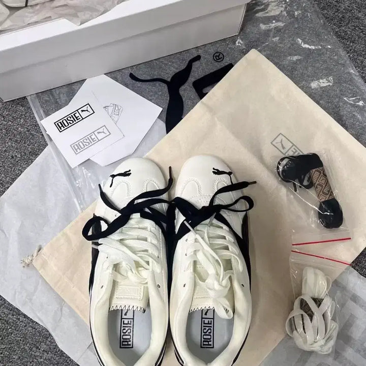 [BUNJANG] Puma x Rosé Speedcat LEA Warm White Black Sneakers / (W) 푸마 x 로제 스피드캣 LEA 웜 화이트 블랙  245MM