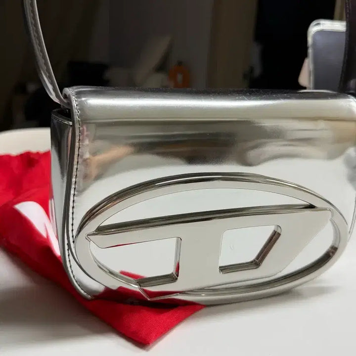 [BUNJANG] Diesel 1DR Shoulder Bag Mirrored Leather Silver / 디젤 1DR 숄더백 인 미러드 레더 실버