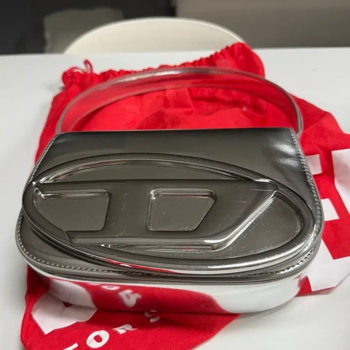 [BUNJANG] Diesel 1DR Shoulder Bag Mirrored Leather Silver / 디젤 1DR 숄더백 인 미러드 레더 실버