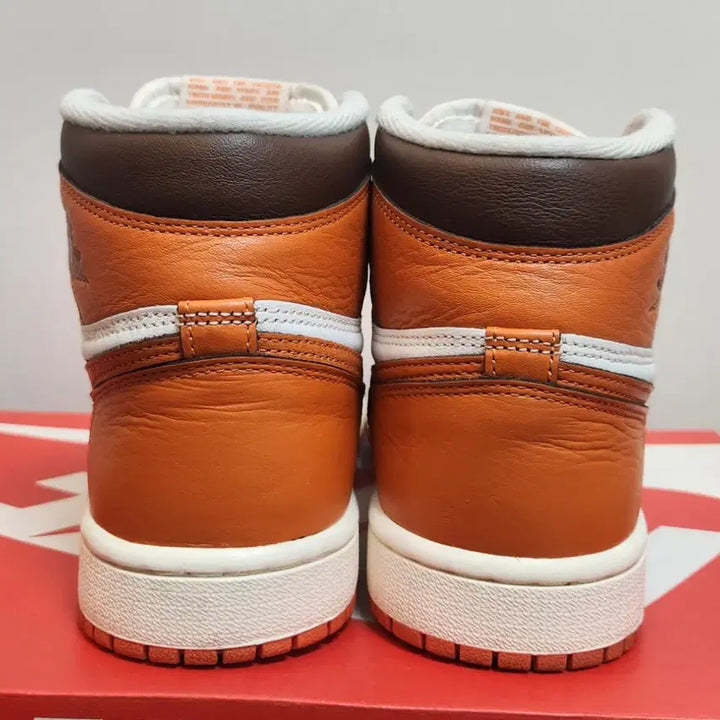 [SOLD OUT] 나이키 에어 조던 1 레트로 하이 스타피쉬 230mm