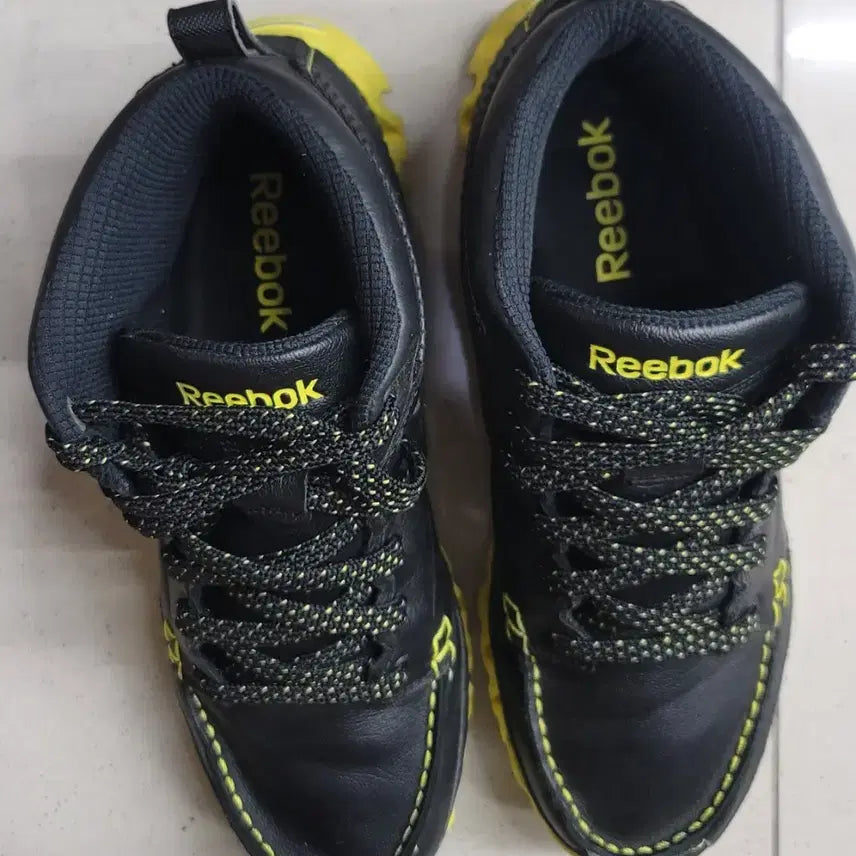 [BUNJANG] Reebok ZigTech ZigNano Control Tennis Shoes Black Yellow / 리복 직텍 직나노 컨트롤 검노