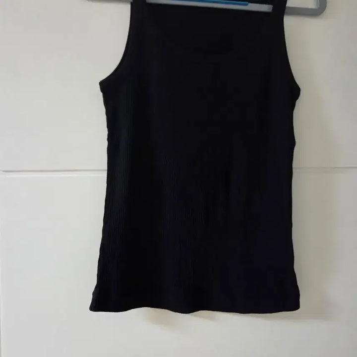 [BUNJANG] The Edge Ribbed Embroidery Sleeveless Top / 더 엣지 골지 자수나시탑