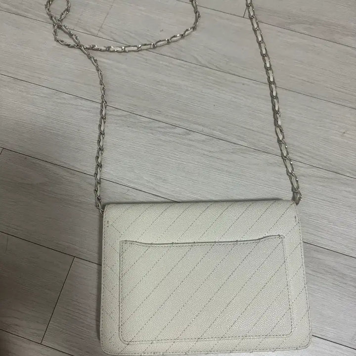 [SOLD OUT] 루이까또즈 가방 아이보리 퀼팅 체인 숄더백 크로스백