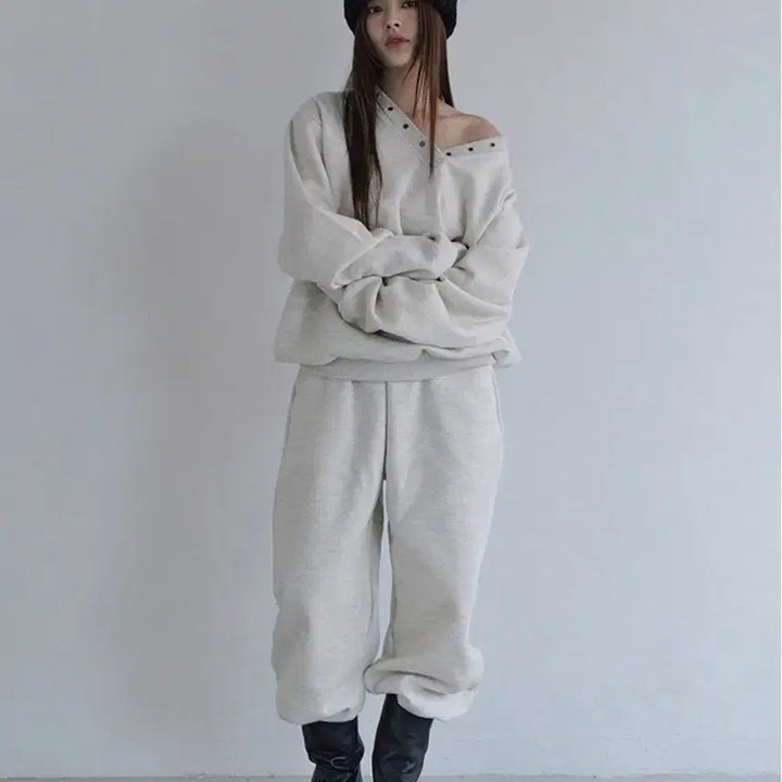 [SOLD OUT] 오오엠엘 아일렛 브이넥 스웻 셔츠 오트밀