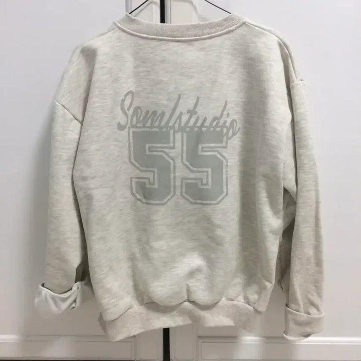 [SOLD OUT] 오오엠엘 아일렛 브이넥 스웻 셔츠 오트밀