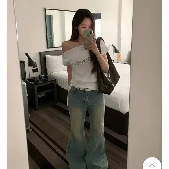 [BUNJANG] Baydeli Lena Off-Shoulder Shirring T-Shirt White / (새상품)베이델리 레나 오프숄더 셔링티