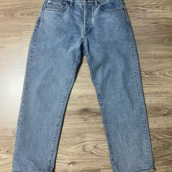 [SOLD OUT] 슈프림 레귤러 진 워시드 인디고 - 26SS