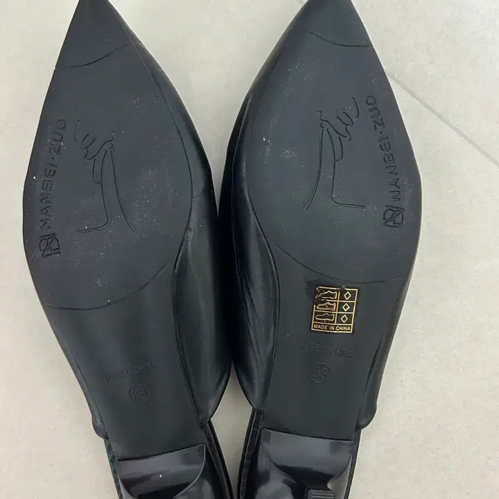 [BUNJANG] NANBEIZUO Black Mule Heels / NANBEIZUO 블랙 뮬 힐 240새상품
