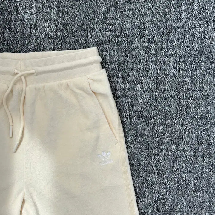 [BUNJANG] Adidas Beige Firebird Fleece Jogger Pants / 아디다스 베이지 파이어버드 기모 조거 팬츠