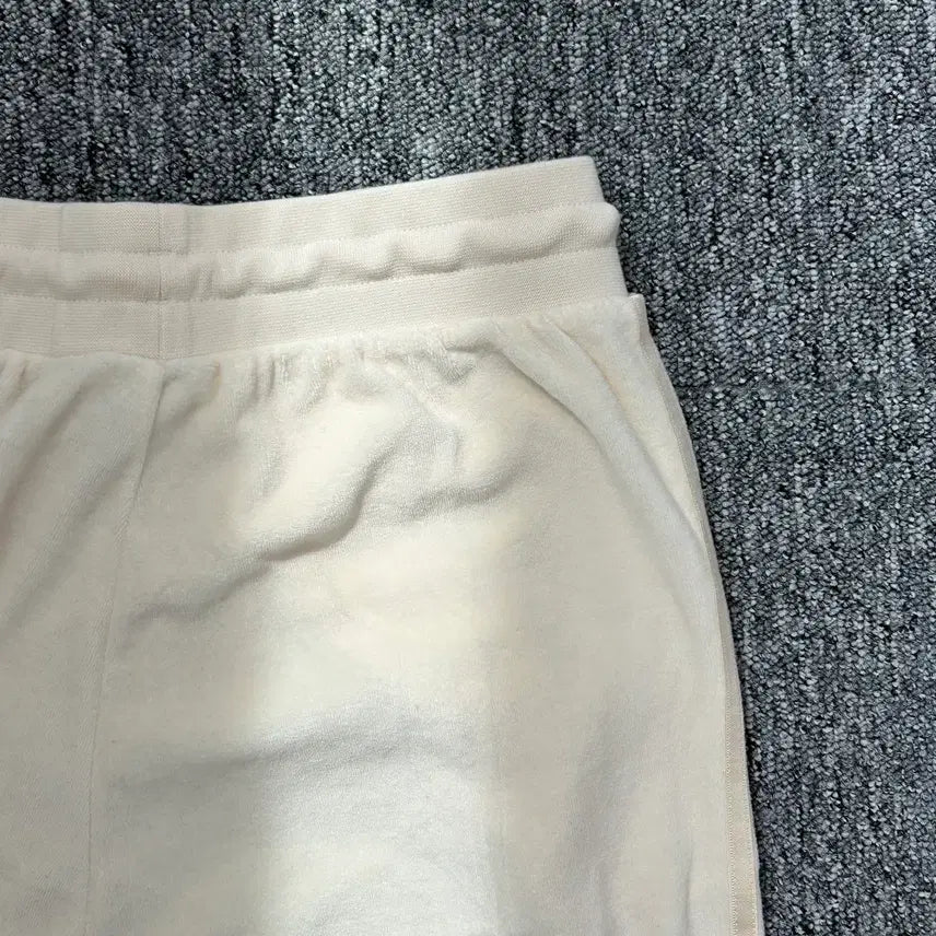 [BUNJANG] Adidas Beige Firebird Fleece Jogger Pants / 아디다스 베이지 파이어버드 기모 조거 팬츠