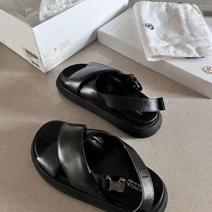 [BUNJANG] Moncler Sandals / 몽클레어 샌들